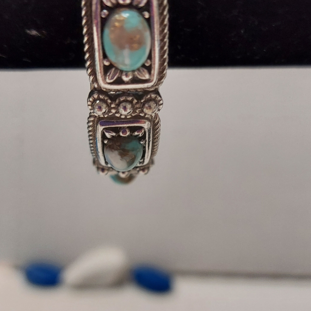 Turquoise and silver bangle - Picture 2 of 3